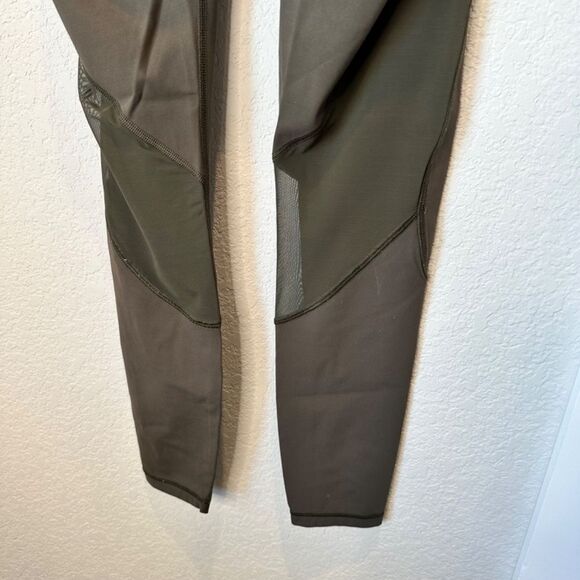 Lululemon Dark Green Mesh Detail 7/8 Length Mid Rise Leggings - Size 6 - EUC - Picture 5 of 7